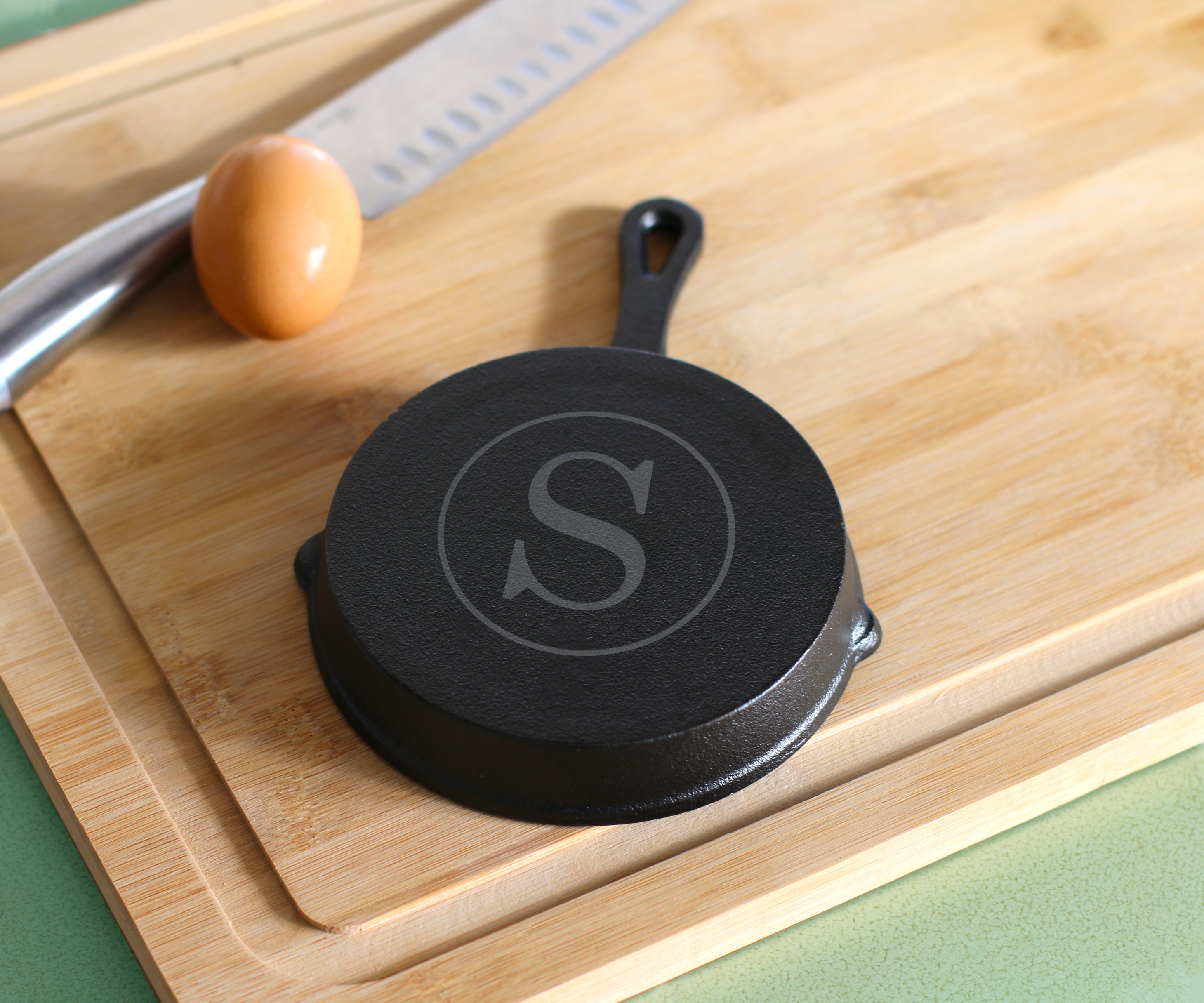 Personalized Cast Iron Pan | Monogram Circle