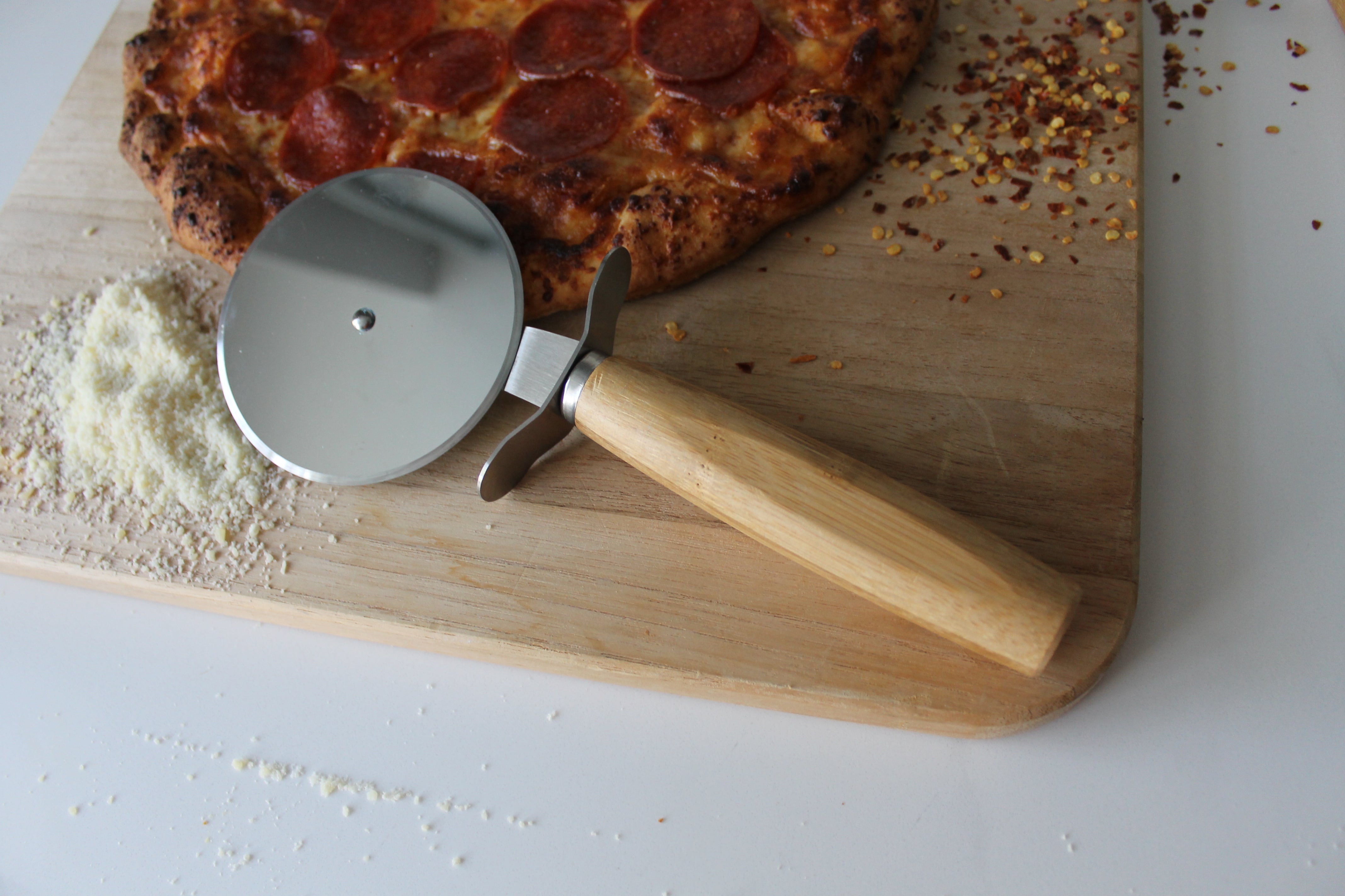 Personalized Wood Pizza Slicer | Maxwell